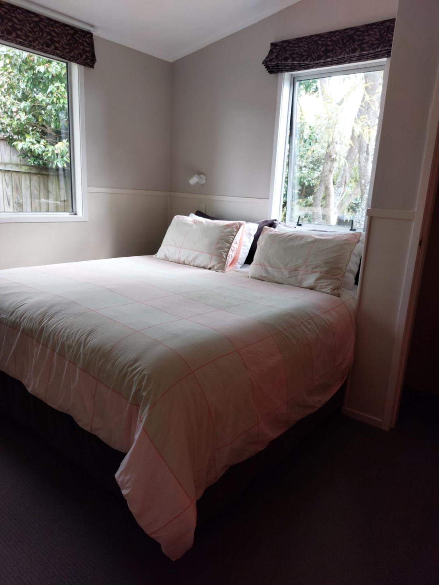 Bed And Breakfast Happy Home Taupo Accommodation Extérieur photo