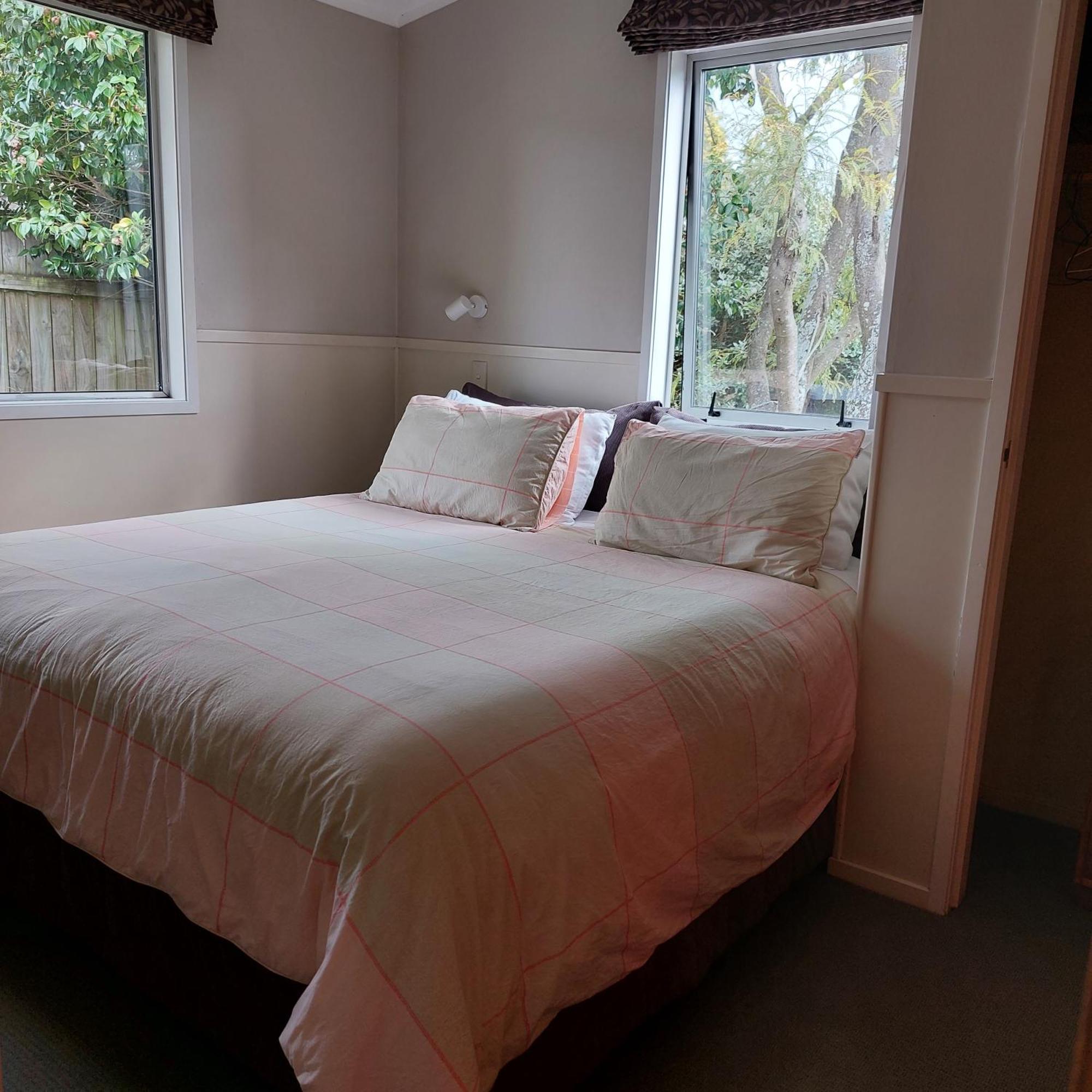 Bed And Breakfast Happy Home Taupo Accommodation Extérieur photo