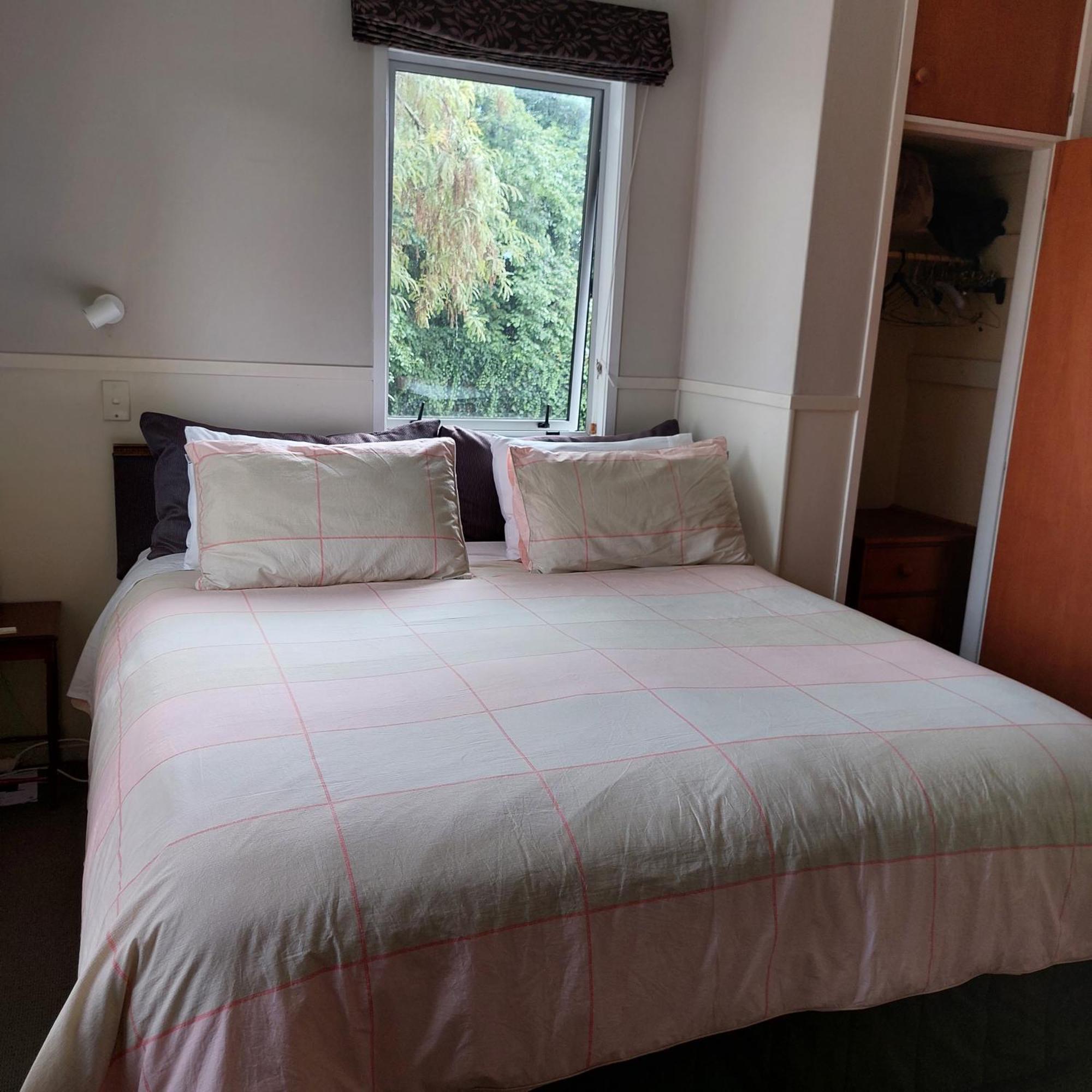 Bed And Breakfast Happy Home Taupo Accommodation Extérieur photo