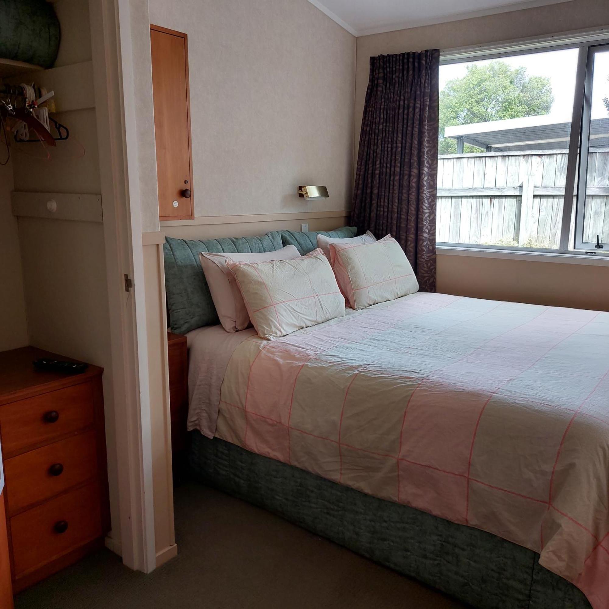 Bed And Breakfast Happy Home Taupo Accommodation Extérieur photo