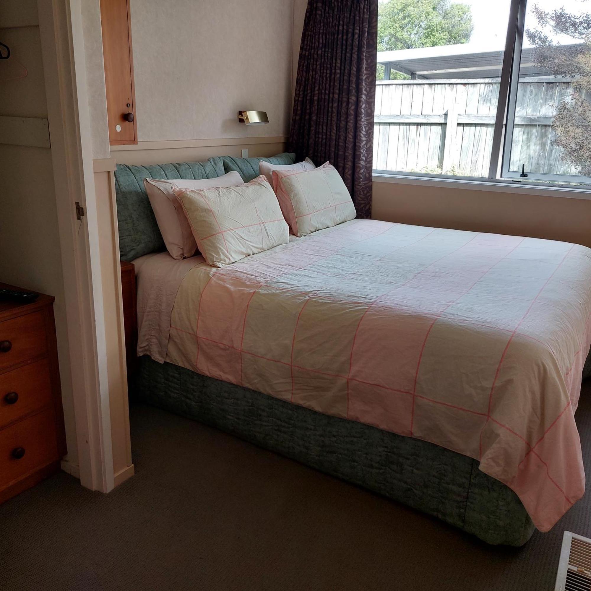 Bed And Breakfast Happy Home Taupo Accommodation Extérieur photo