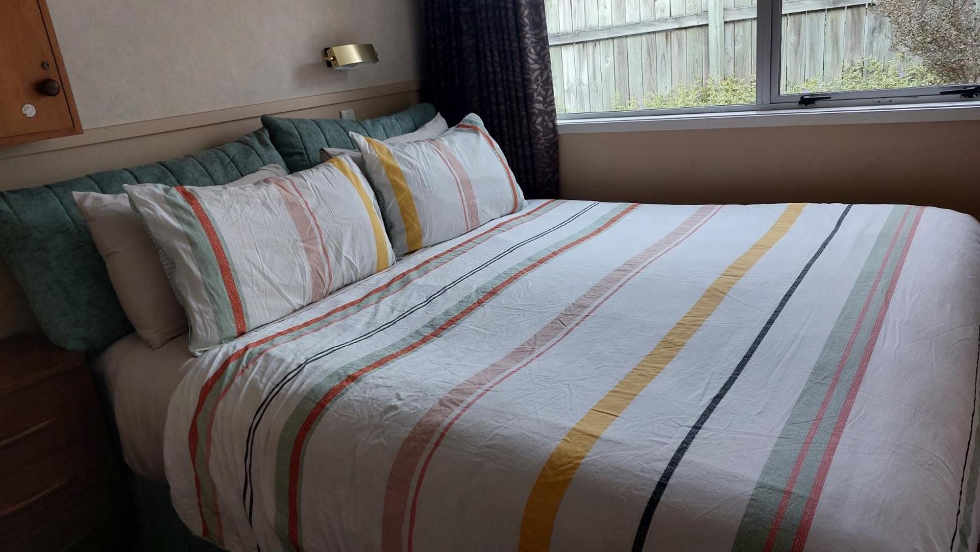 Bed And Breakfast Happy Home Taupo Accommodation Extérieur photo