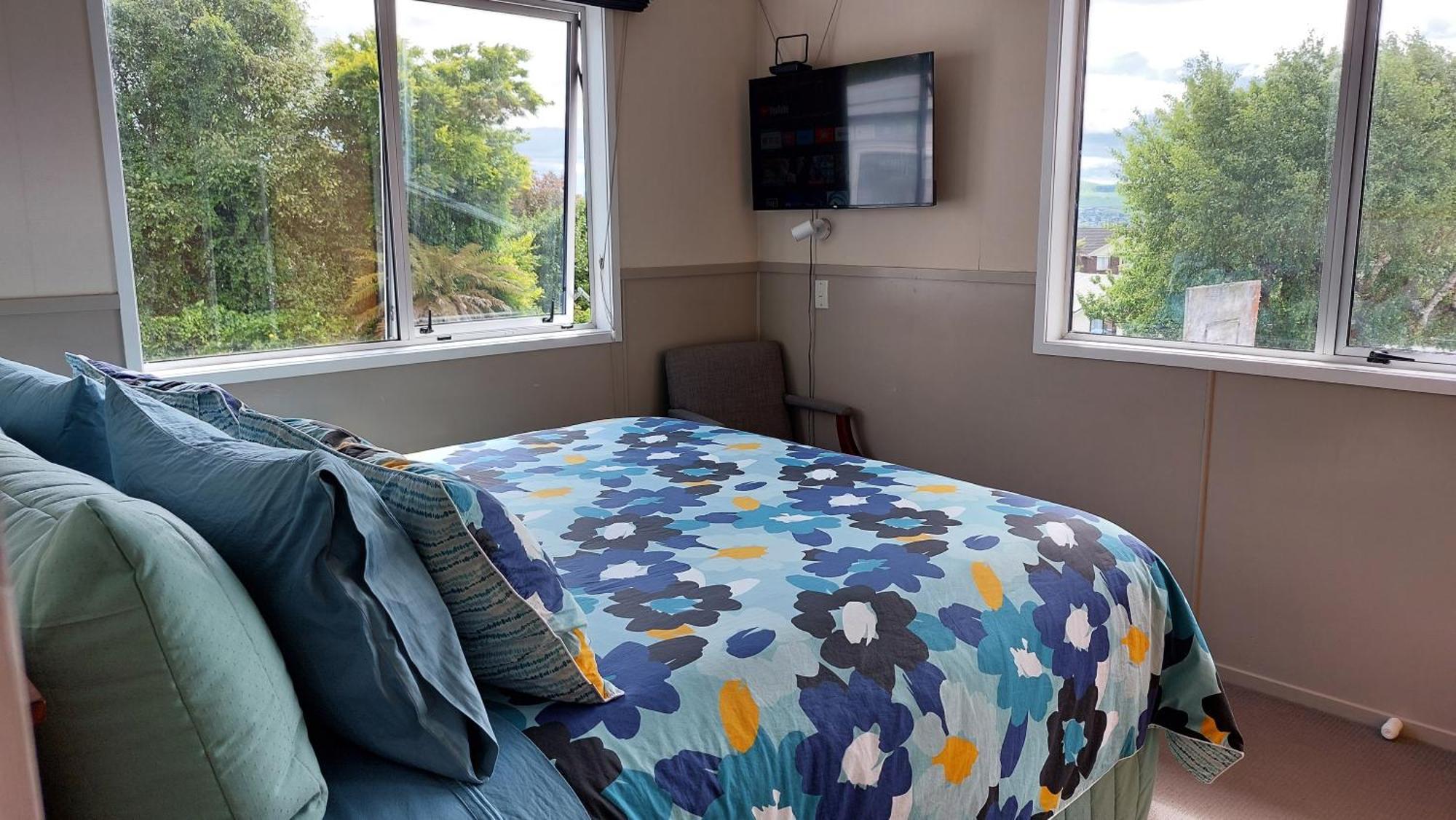 Bed And Breakfast Happy Home Taupo Accommodation Extérieur photo