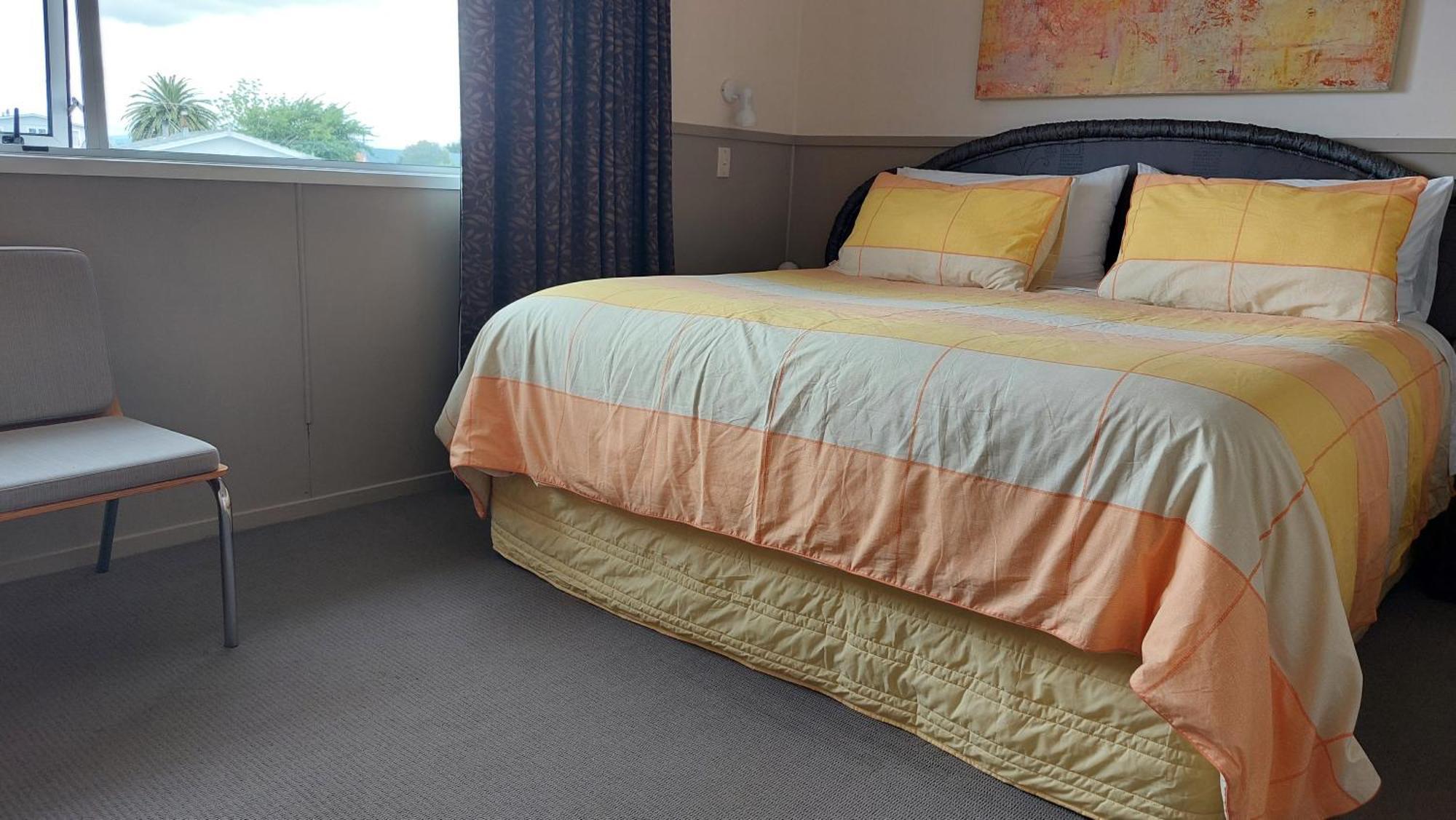 Bed And Breakfast Happy Home Taupo Accommodation Extérieur photo