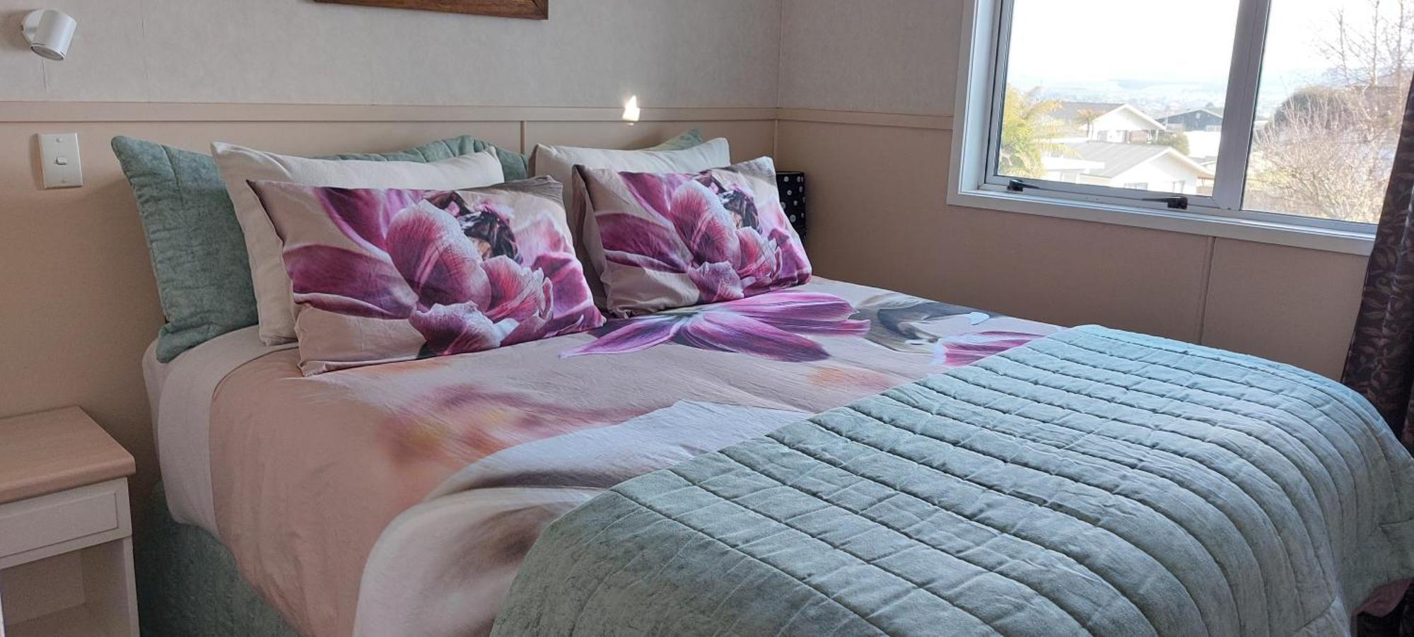 Bed And Breakfast Happy Home Taupo Accommodation Extérieur photo