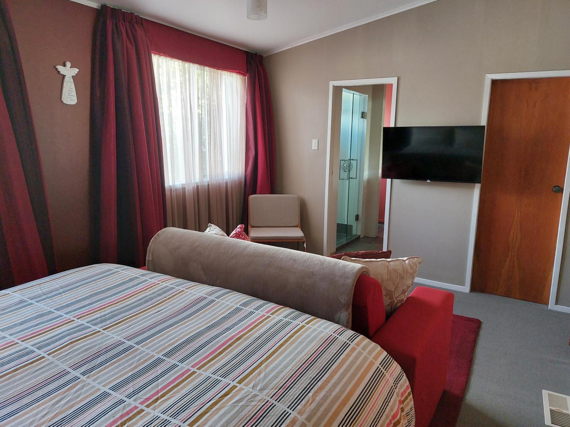 Bed And Breakfast Happy Home Taupo Accommodation Extérieur photo
